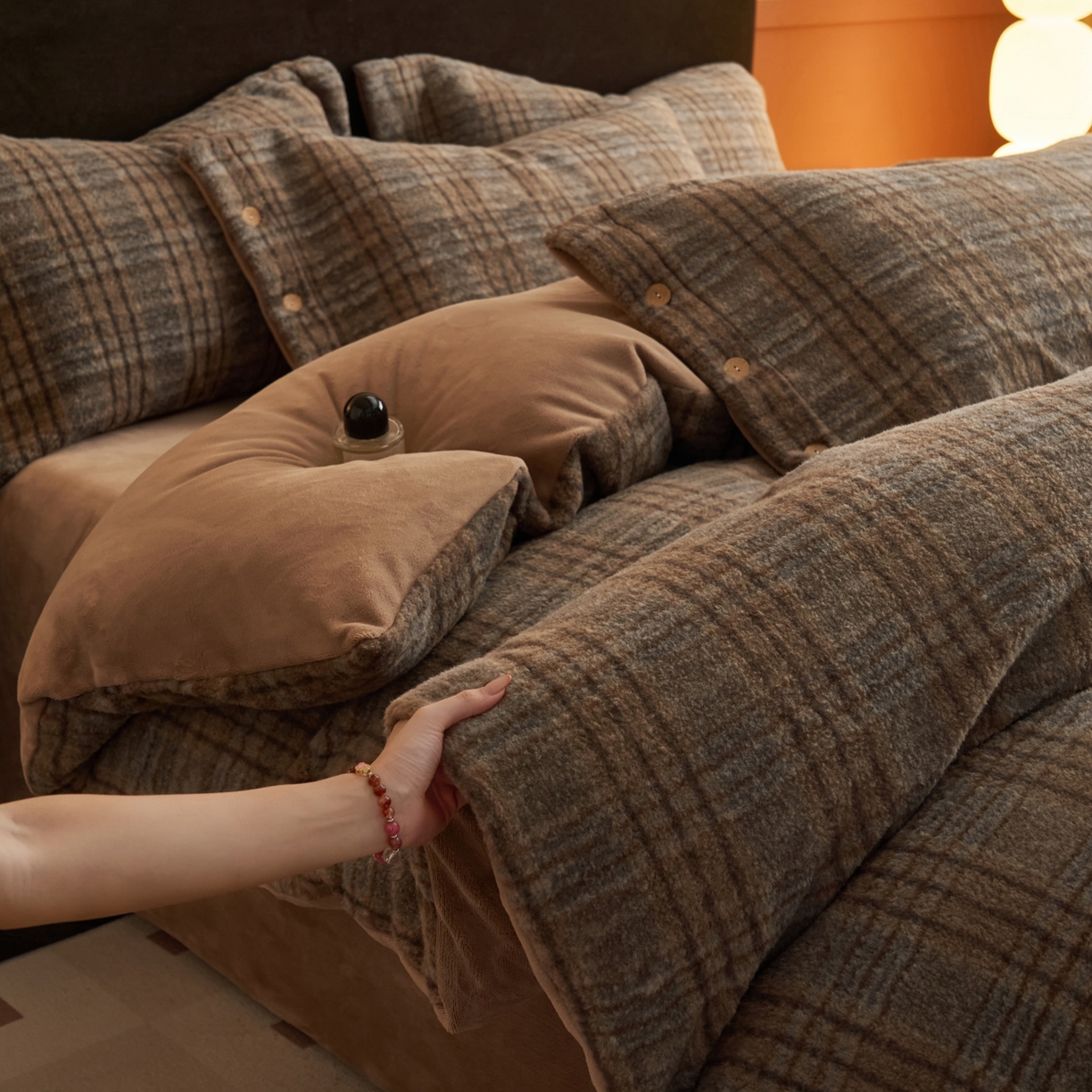 寐绸家纺 2025秋冬新款230g羊驼绒复古格牛奶绒四件套 牧羊格