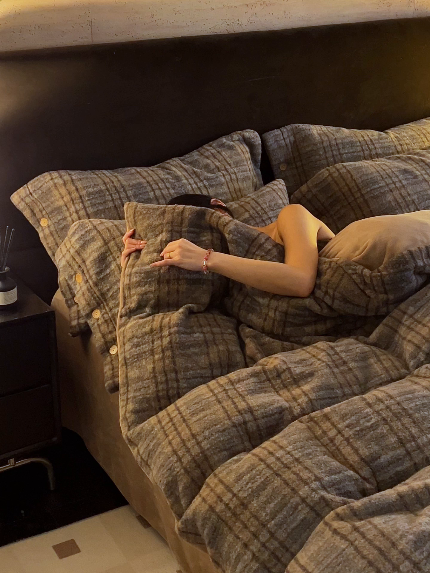 91家纺网 家纺一手货源 找家纺 寐绸家纺 2025秋冬新款230g羊驼绒复古格牛奶绒四件套 牧羊格