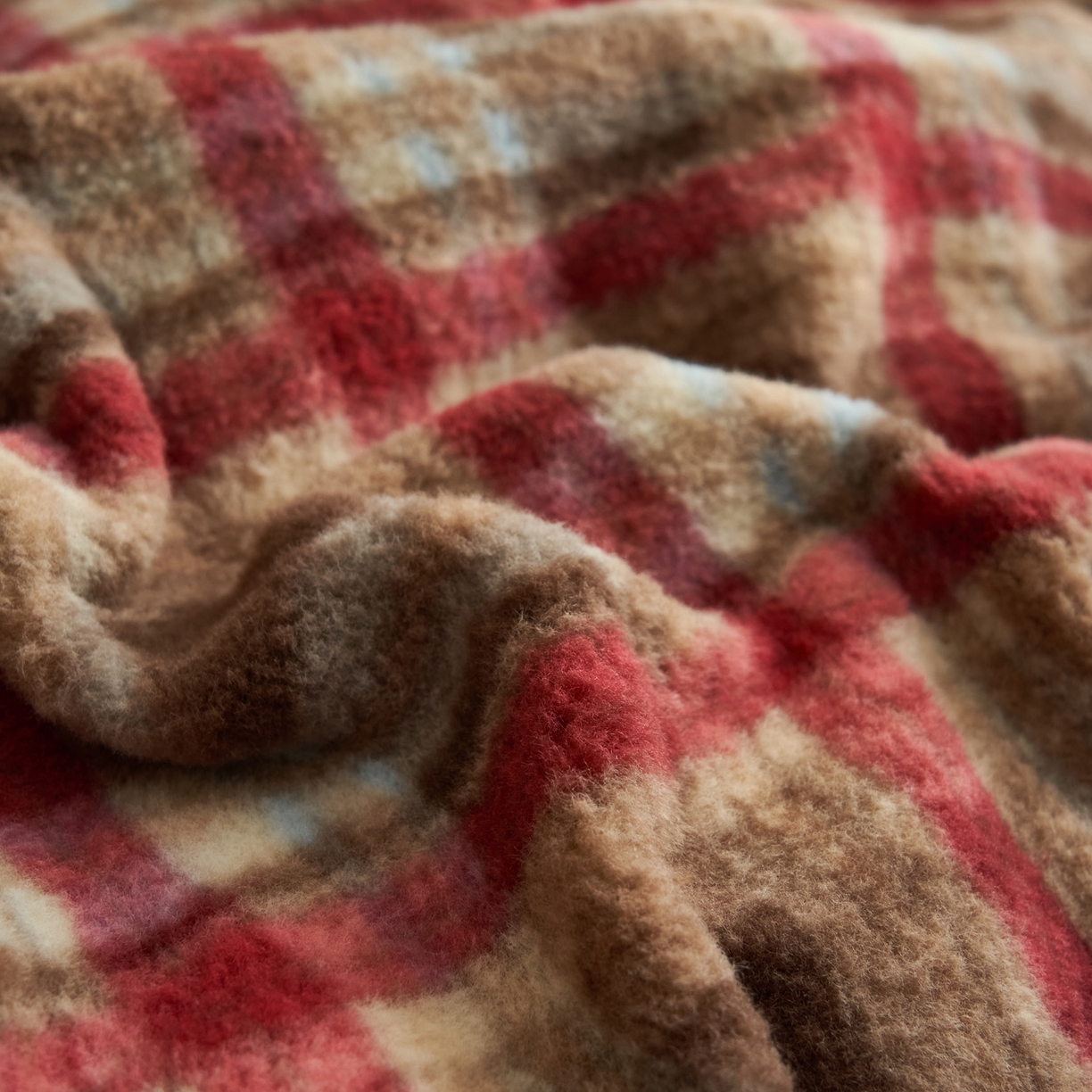 91家纺网 家纺一手货源 找家纺 寐绸家纺 2025秋冬新款230g羊驼绒复古格牛奶绒四件套 苏格兰格