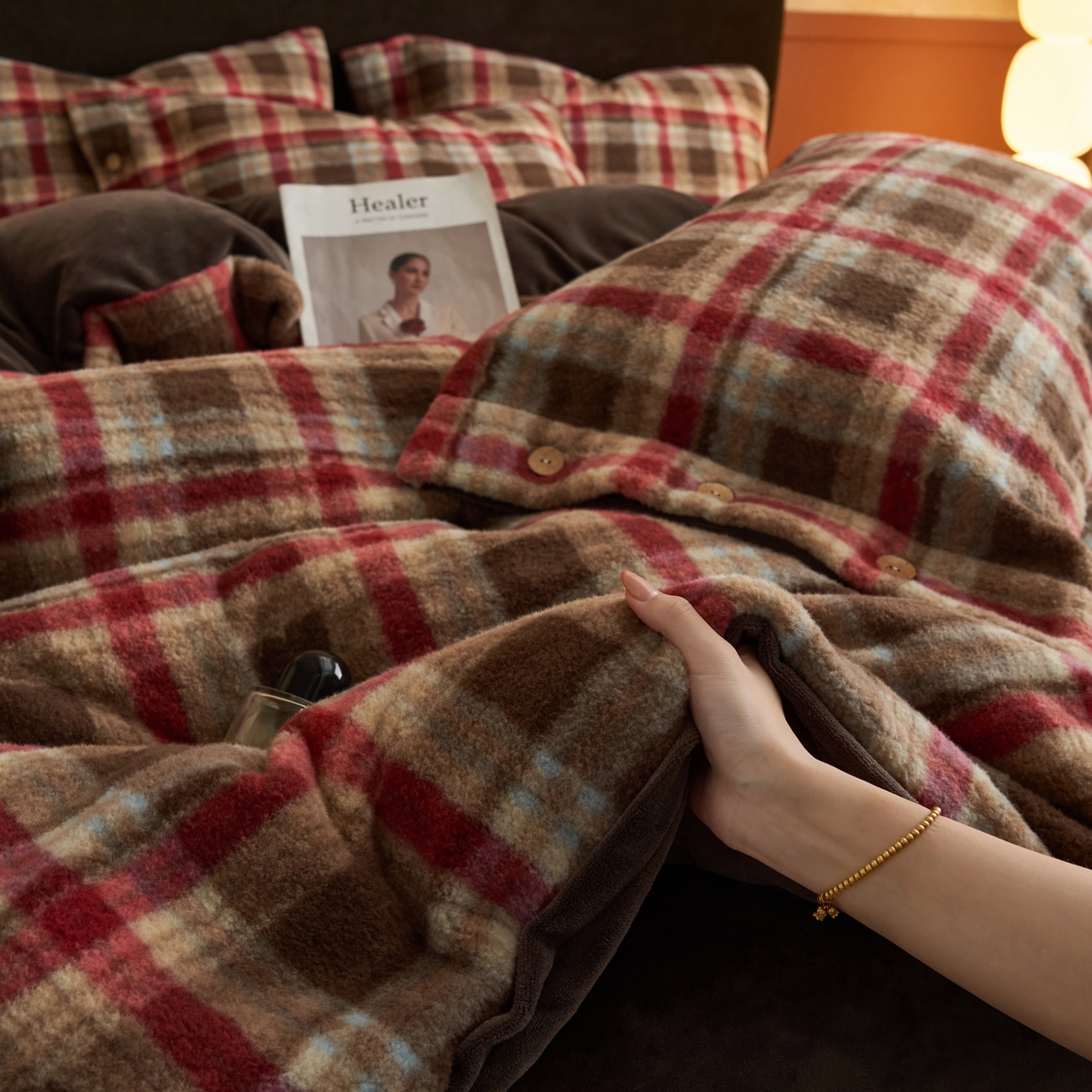 91家纺网 家纺一手货源 找家纺 寐绸家纺 2025秋冬新款230g羊驼绒复古格牛奶绒四件套 苏格兰格