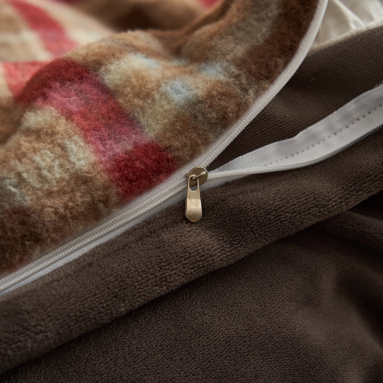 91家纺网 家纺一手货源 找家纺 寐绸家纺 2025秋冬新款230g羊驼绒复古格牛奶绒四件套 苏格兰格