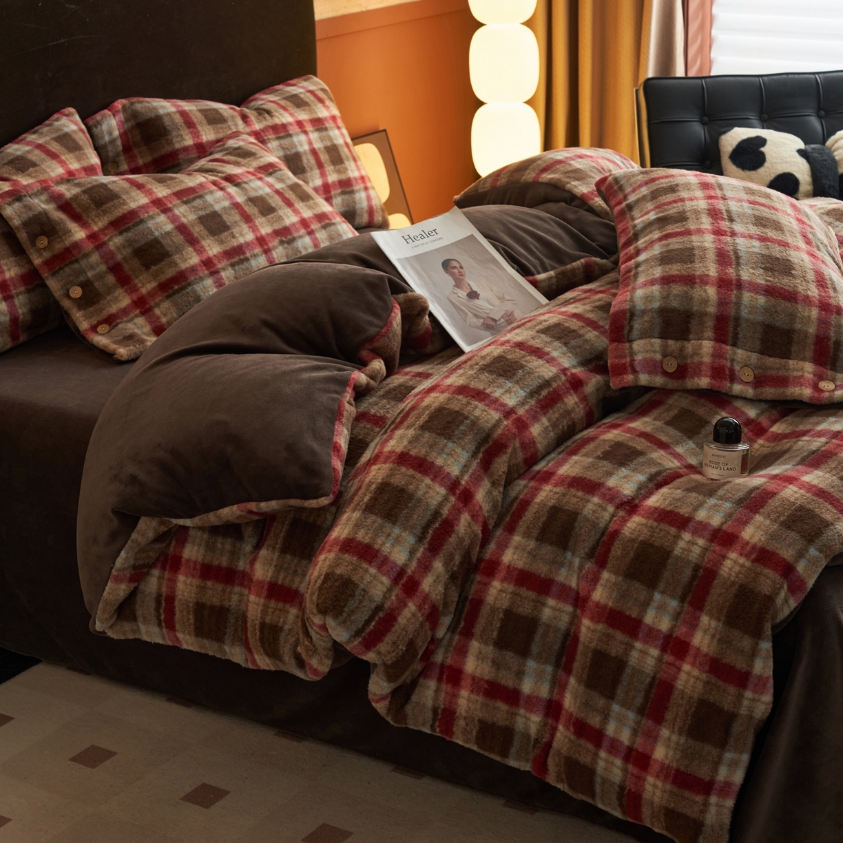 91家纺网 家纺一手货源 找家纺 寐绸家纺 2025秋冬新款230g羊驼绒复古格牛奶绒四件套 苏格兰格