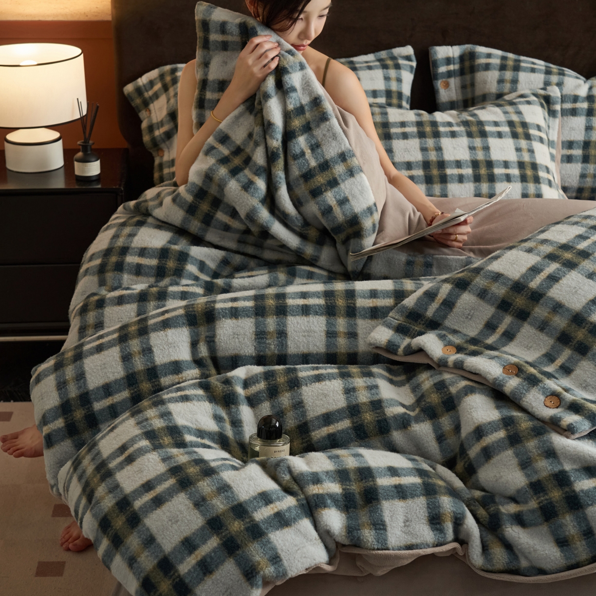 91家纺网 家纺一手货源 找家纺 寐绸家纺 2025秋冬新款230g羊驼绒复古格牛奶绒四件套 威尔士亲格