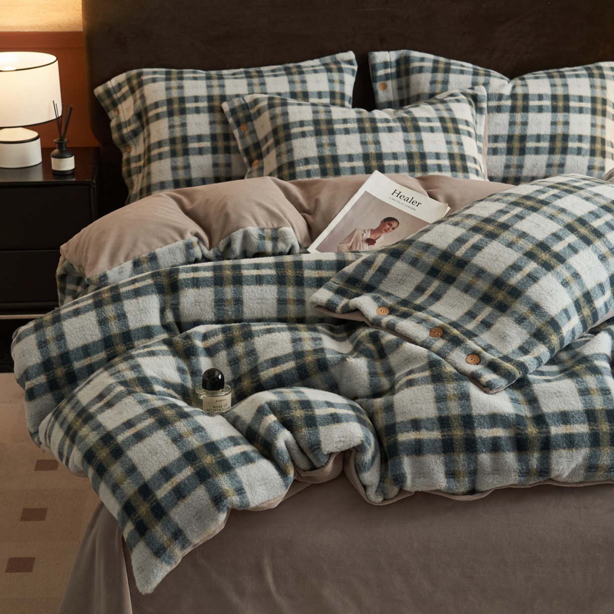 91家纺网 家纺一手货源 找家纺 寐绸家纺 2025秋冬新款230g羊驼绒复古格牛奶绒四件套 威尔士亲格