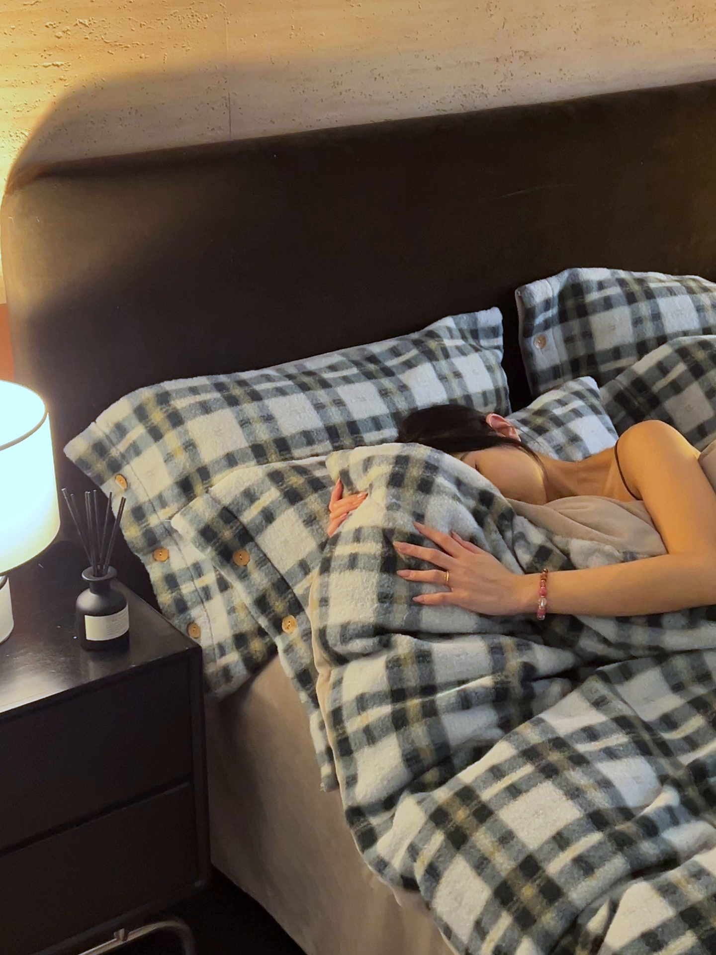 91家纺网 家纺一手货源 找家纺 寐绸家纺 2025秋冬新款230g羊驼绒复古格牛奶绒四件套 威尔士亲格