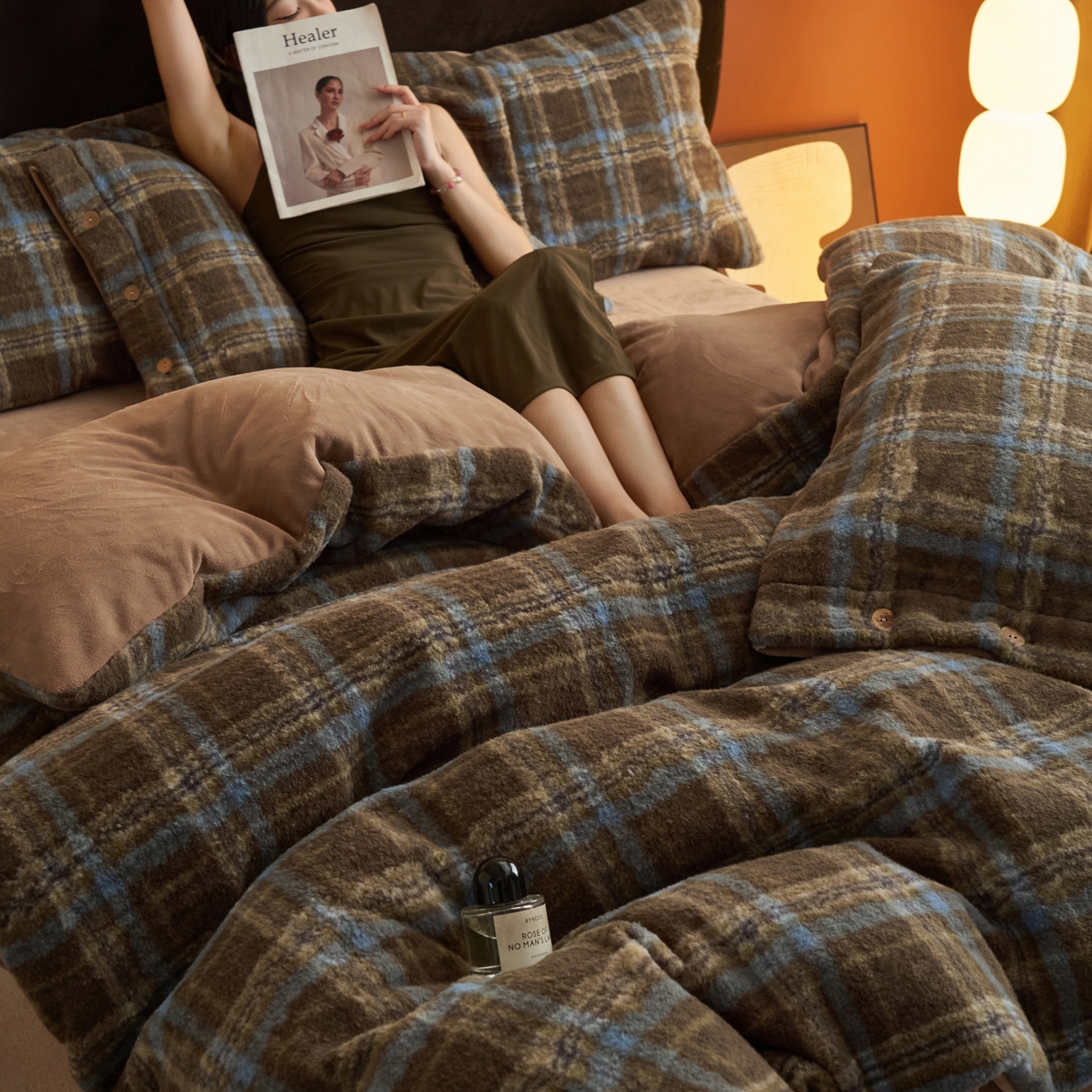 91家纺网 家纺一手货源 找家纺 寐绸家纺 2025秋冬新款230g羊驼绒复古格牛奶绒四件套 维系咖格