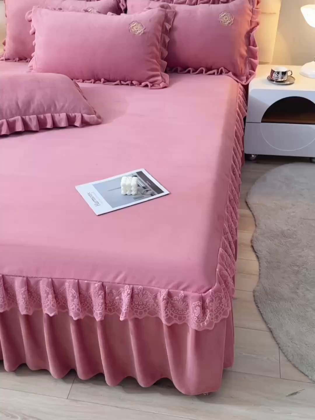 91家纺网 家纺一手货源 找家纺 优家居 2025新款240克高克重牛奶绒韩版刺绣花牛奶绒床单床裙款四件套 安娜-豆沙