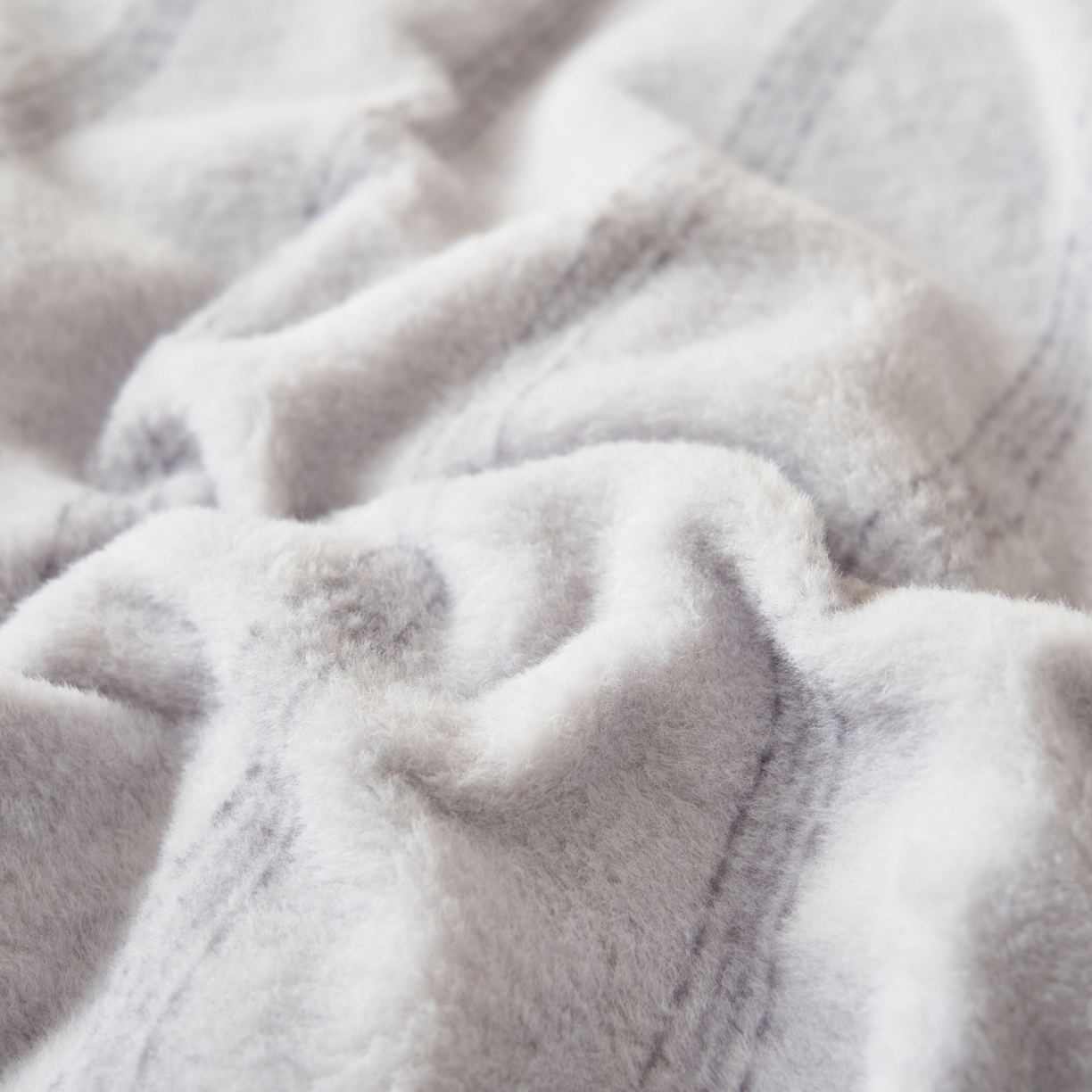 91家纺网 家纺一手货源 找家纺 寐绸家纺 2025秋冬新款230g羊毛绒牛奶绒简约四件套 羊毛绒-灰色密点