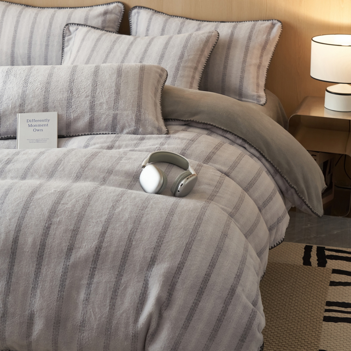 91家纺网 家纺一手货源 找家纺 寐绸家纺 2025秋冬新款230g羊毛绒牛奶绒简约四件套 羊毛绒-灰色密点