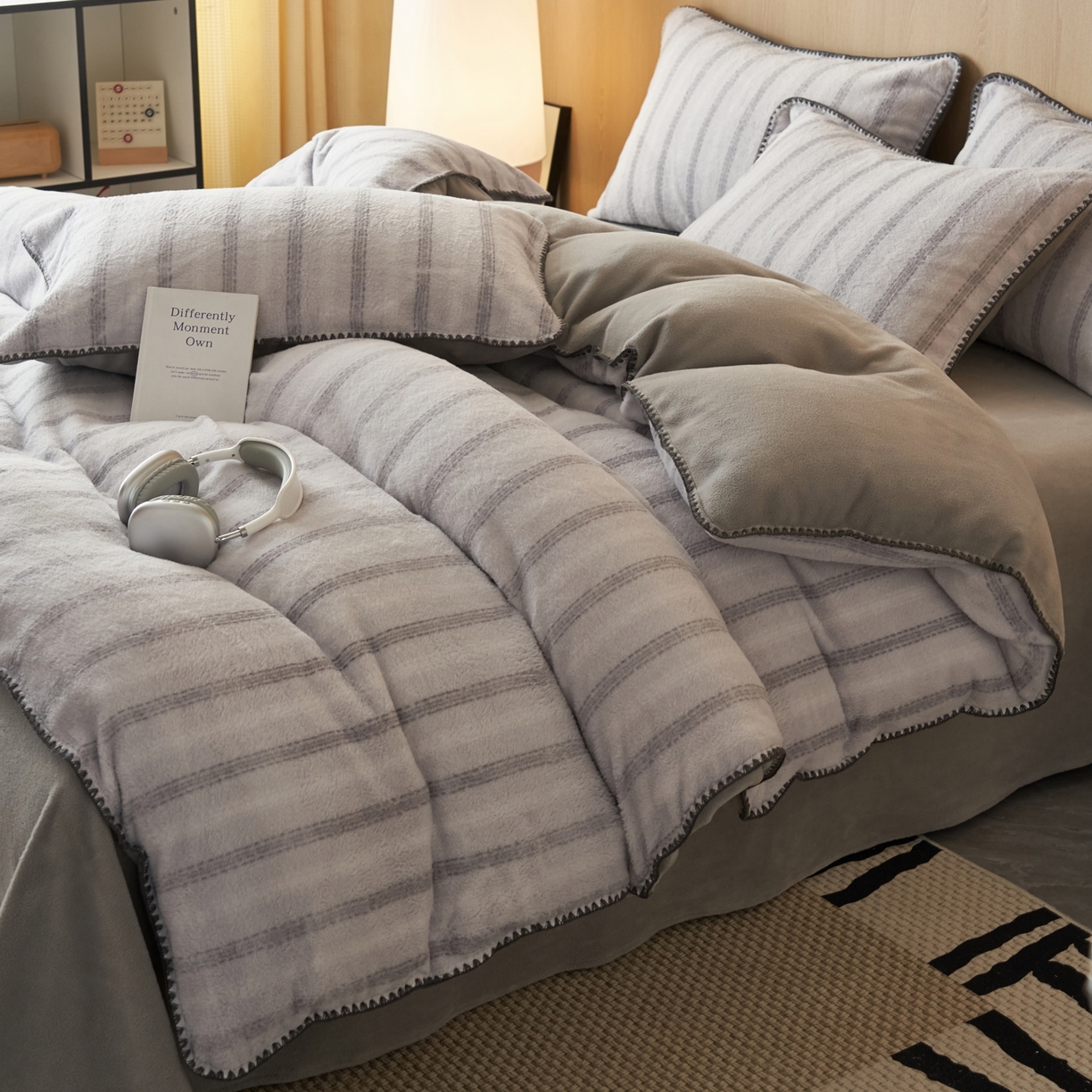 91家纺网 家纺一手货源 找家纺 寐绸家纺 2025秋冬新款230g羊毛绒牛奶绒简约四件套 羊毛绒-灰色密点