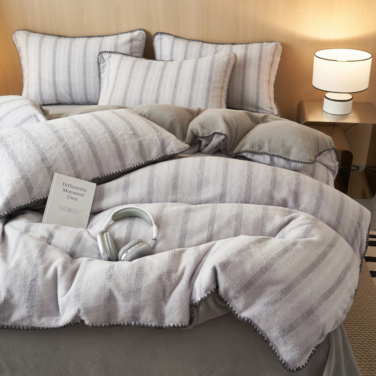 91家纺网 家纺一手货源 找家纺 寐绸家纺 2025秋冬新款230g羊毛绒牛奶绒简约四件套 羊毛绒-灰色密点