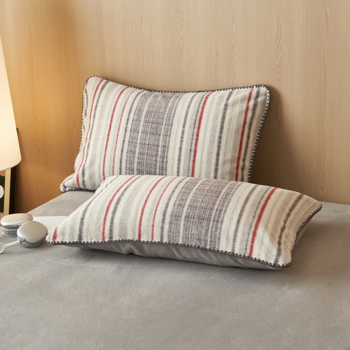 91家纺网 家纺一手货源 找家纺 寐绸家纺 2025秋冬新款230g羊毛绒牛奶绒简约四件套 羊毛绒-炫彩条纹