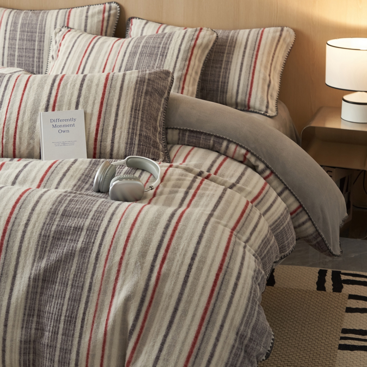 91家纺网 家纺一手货源 找家纺 寐绸家纺 2025秋冬新款230g羊毛绒牛奶绒简约四件套 羊毛绒-炫彩条纹