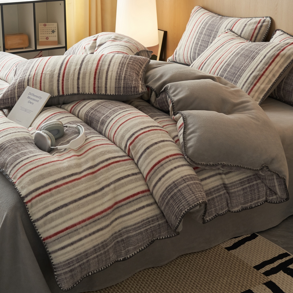 91家纺网 家纺一手货源 找家纺 寐绸家纺 2025秋冬新款230g羊毛绒牛奶绒简约四件套 羊毛绒-炫彩条纹