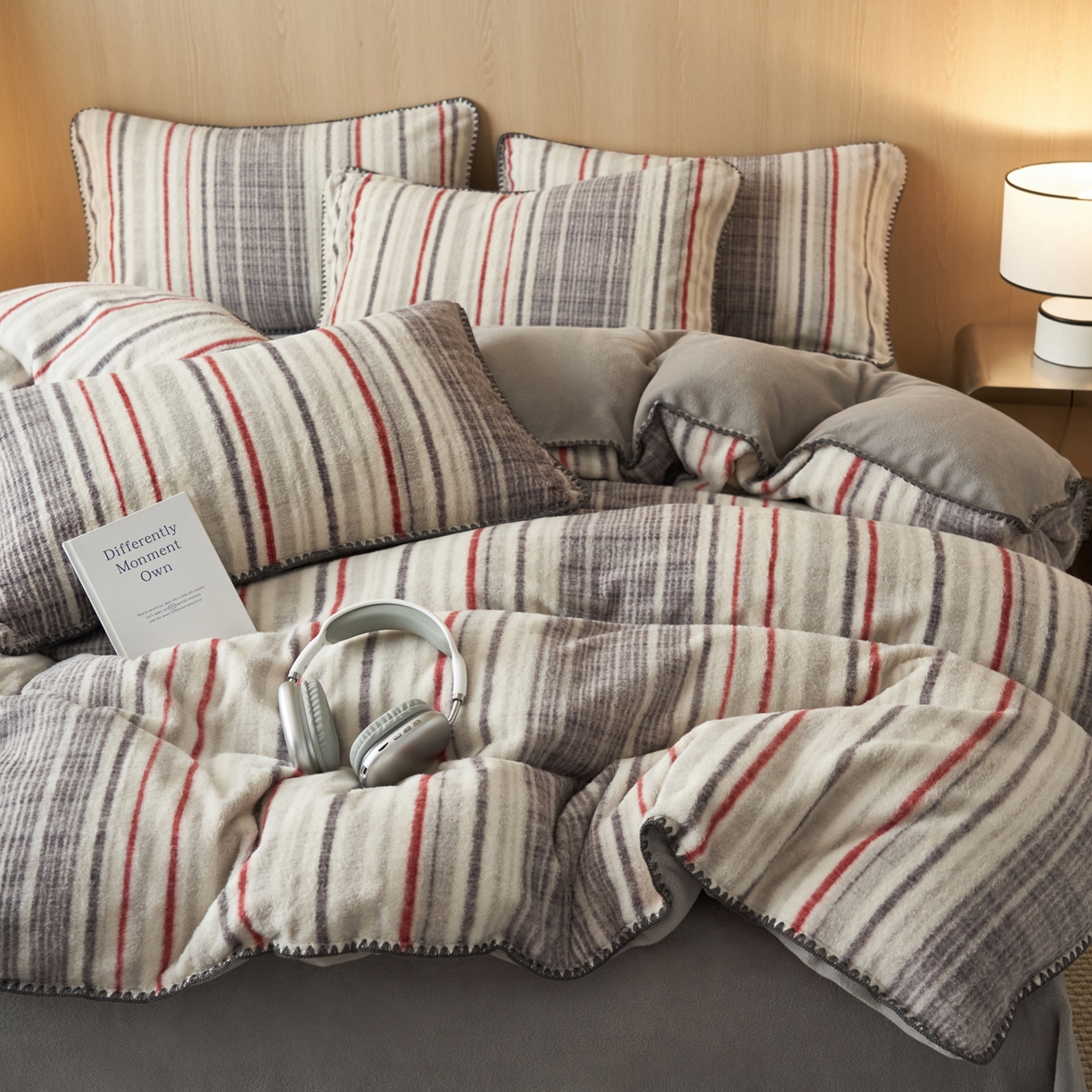 91家纺网 家纺一手货源 找家纺 寐绸家纺 2025秋冬新款230g羊毛绒牛奶绒简约四件套 羊毛绒-炫彩条纹