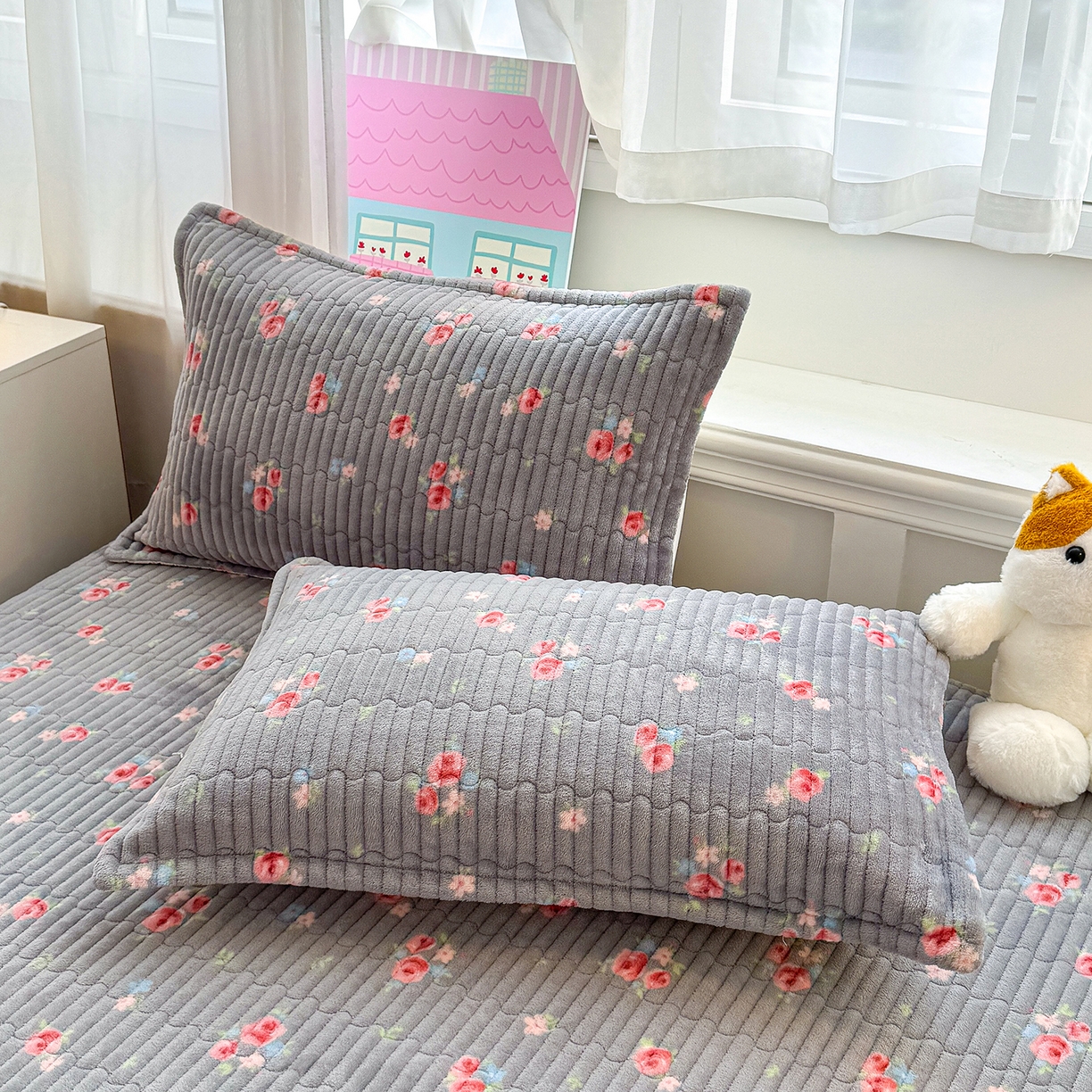 91家纺网 家纺一手货源 找家纺 （总）豫见家纺 2025新款加厚高克重牛奶绒豆豆绒花边床盖四件套