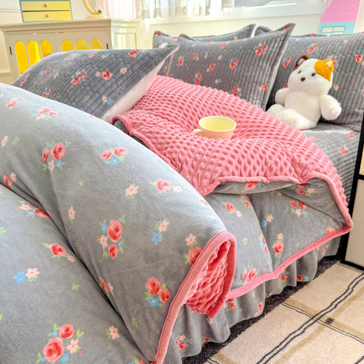 91家纺网 家纺一手货源 找家纺 （总）豫见家纺 2025新款加厚高克重牛奶绒豆豆绒花边床盖四件套