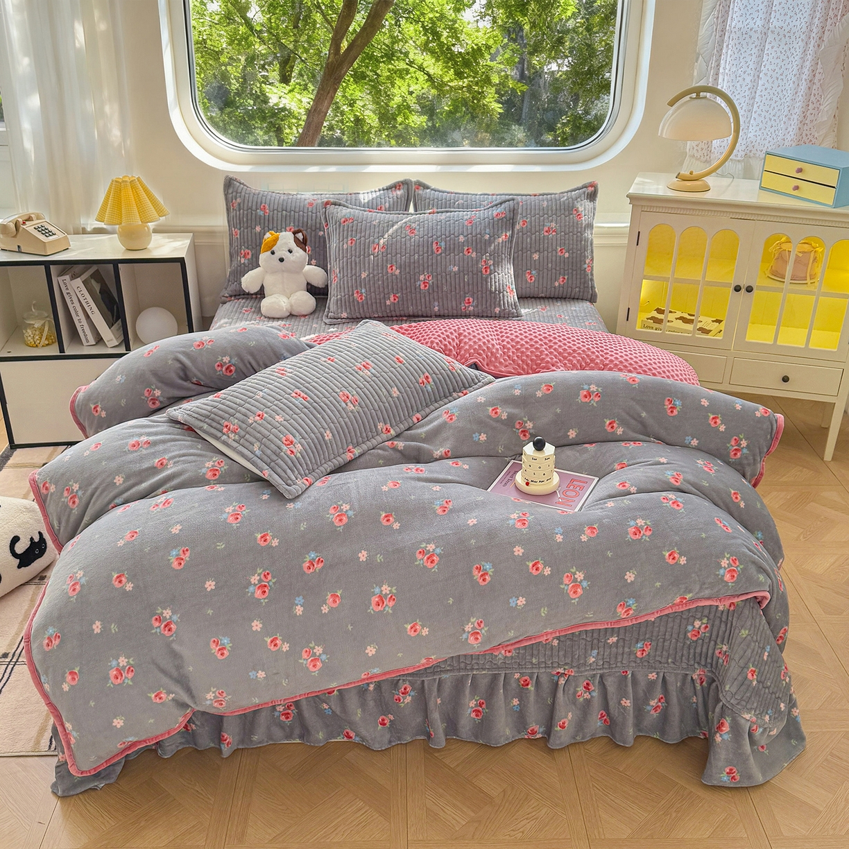 91家纺网 家纺一手货源 找家纺 （总）豫见家纺 2025新款加厚高克重牛奶绒豆豆绒花边床盖四件套