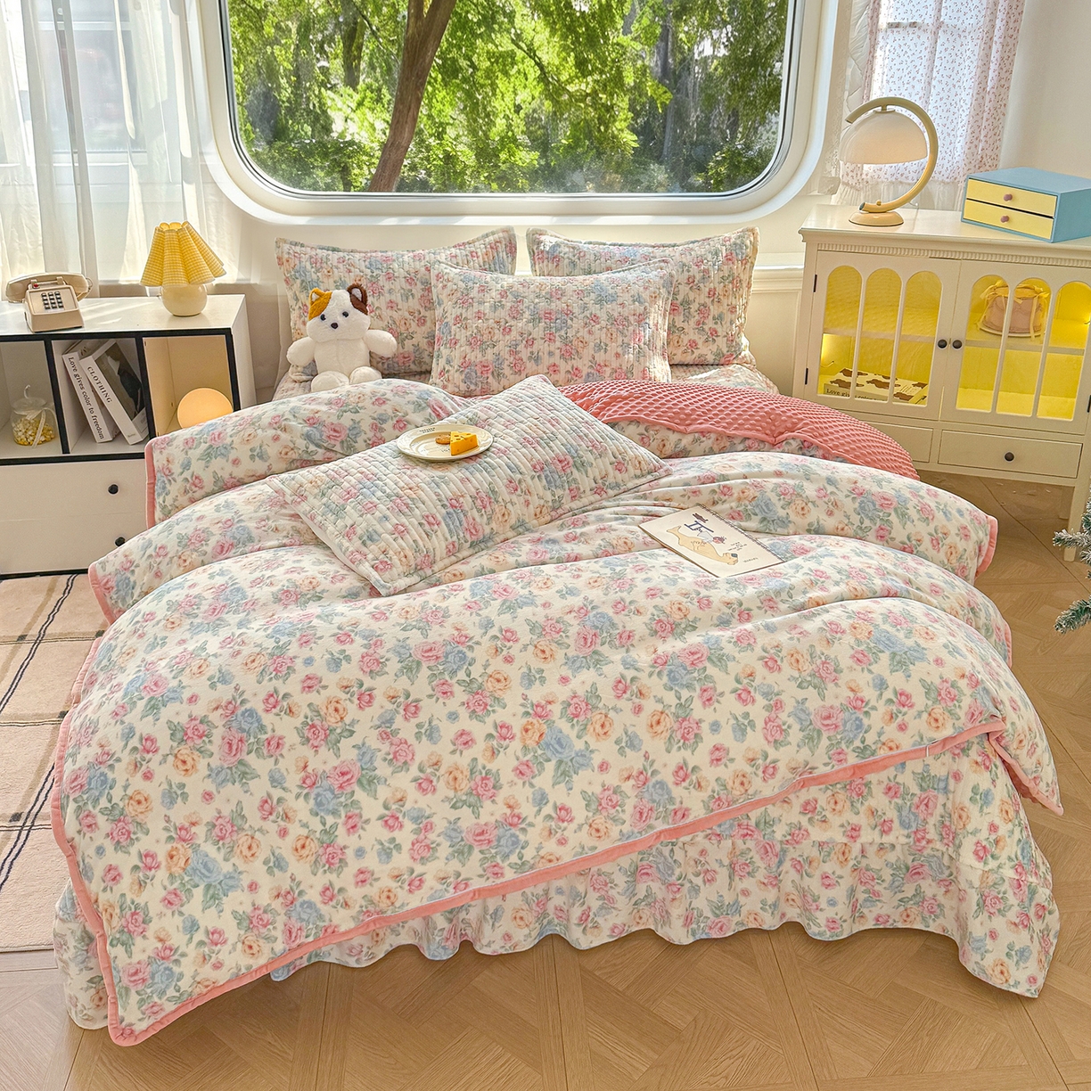 91家纺网 家纺一手货源 找家纺 （总）豫见家纺 2025新款加厚高克重牛奶绒豆豆绒花边床盖四件套