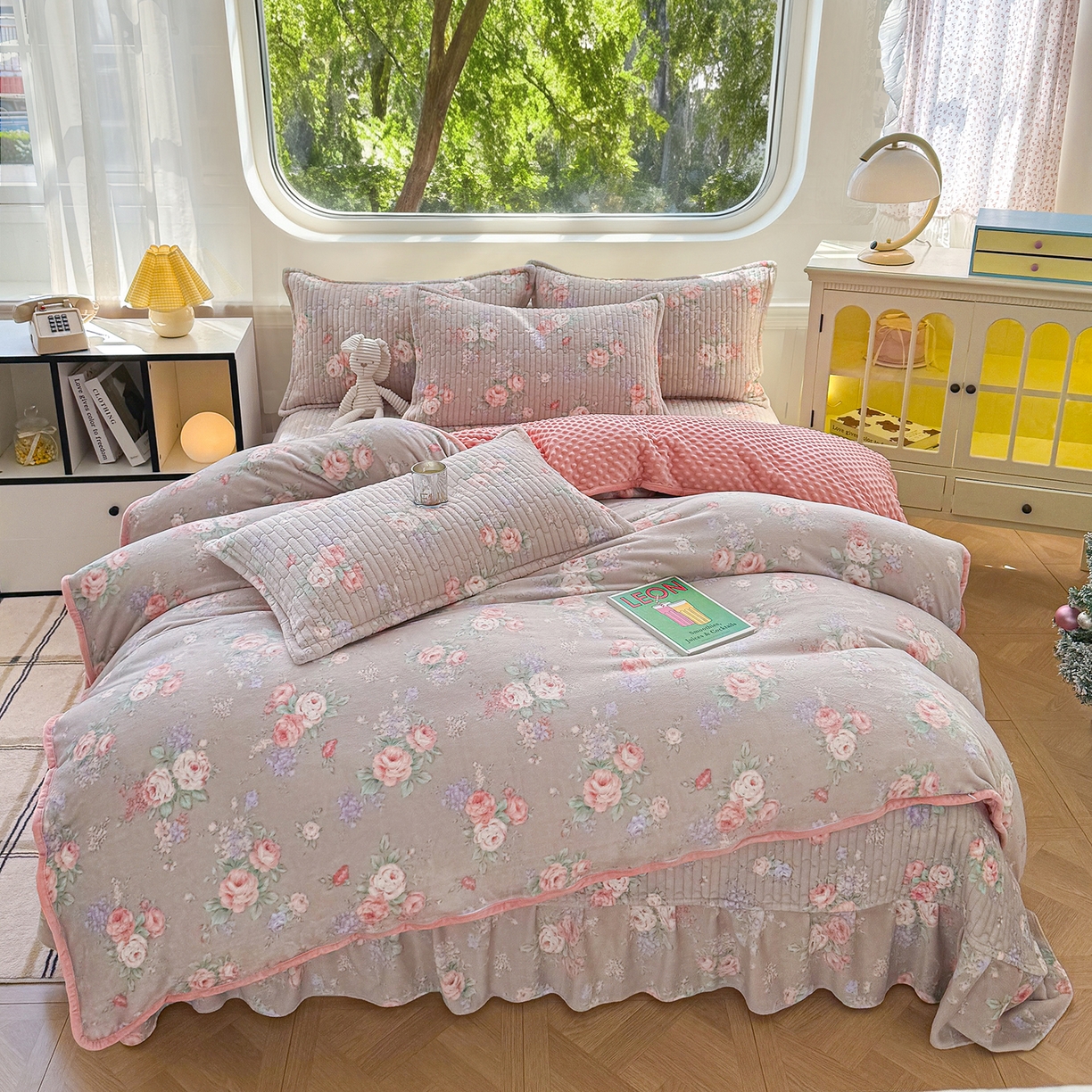 91家纺网 家纺一手货源 找家纺 （总）豫见家纺 2025新款加厚高克重牛奶绒豆豆绒花边床盖四件套