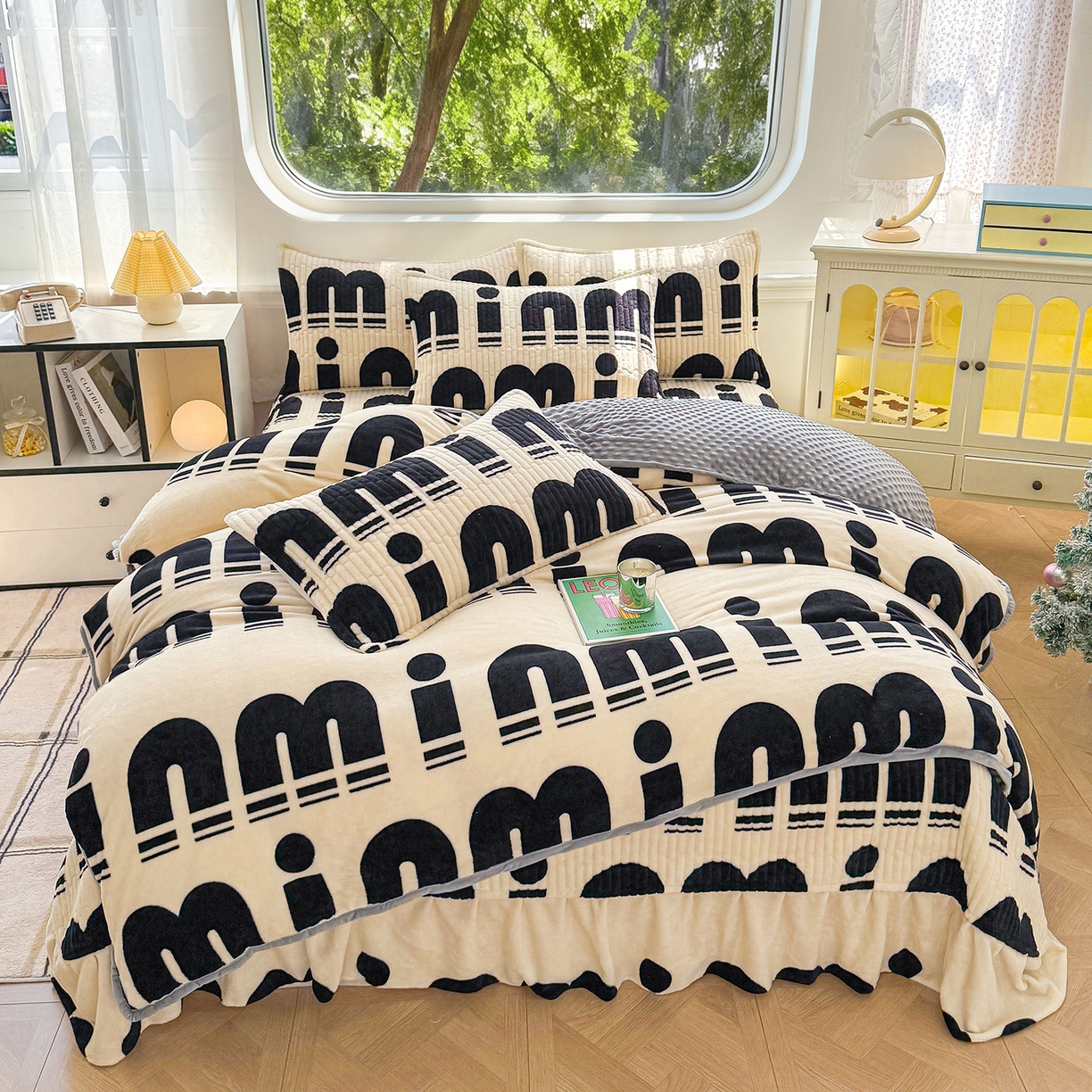 91家纺网 家纺一手货源 找家纺 （总）豫见家纺 2025新款加厚高克重牛奶绒豆豆绒花边床盖四件套