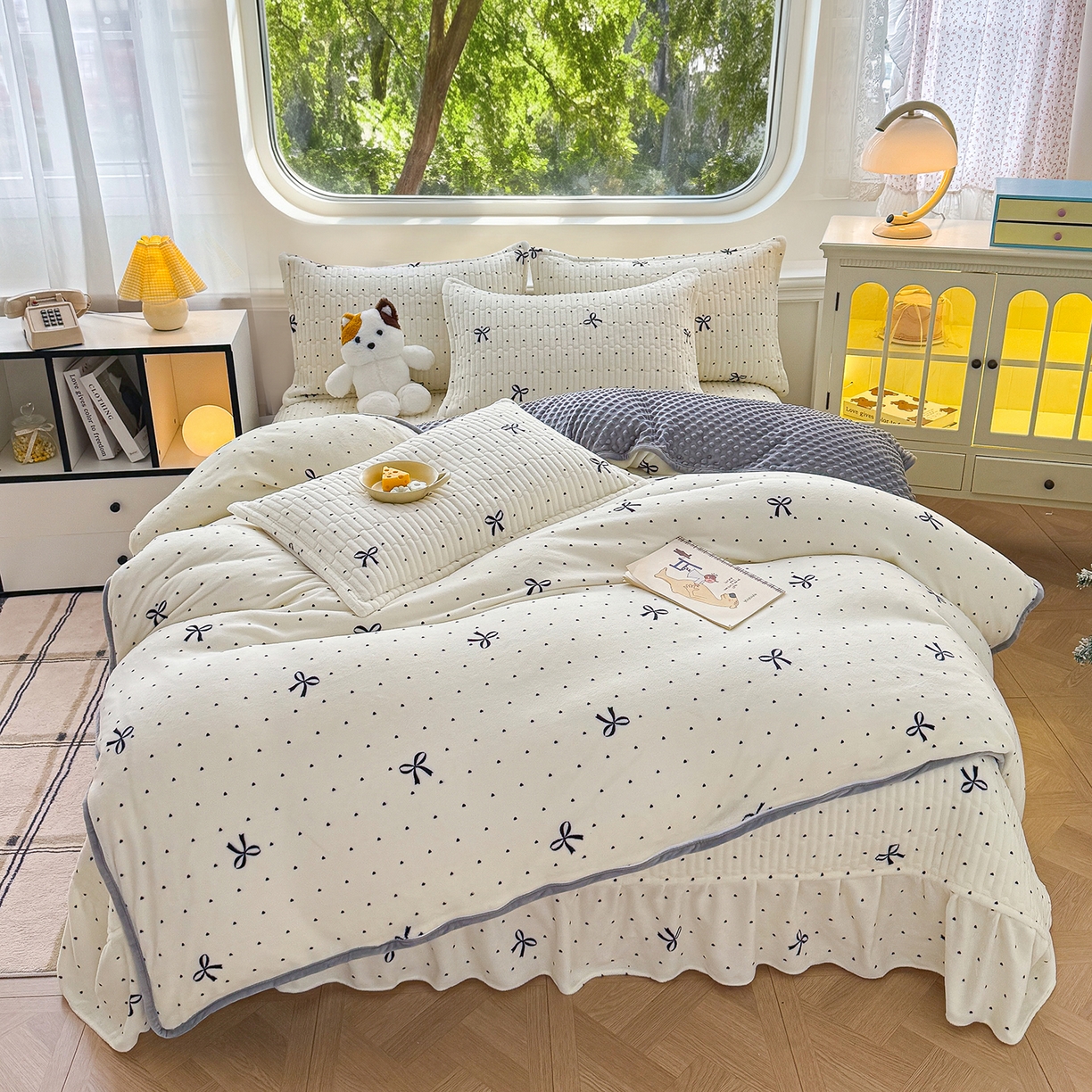 91家纺网 家纺一手货源 找家纺 （总）豫见家纺 2025新款加厚高克重牛奶绒豆豆绒花边床盖四件套