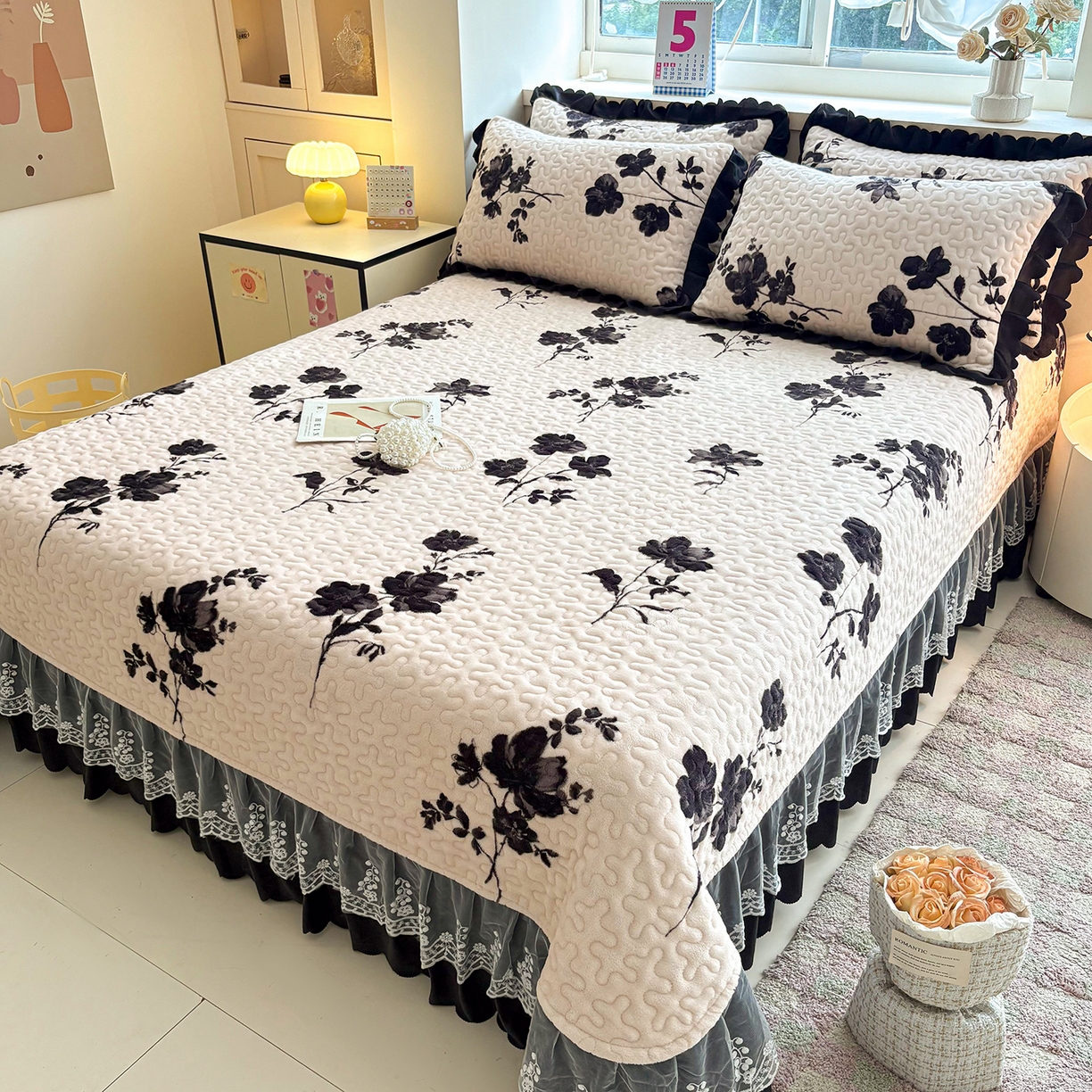 91家纺网 家纺一手货源 找家纺 艺慕家纺 2025新款时尚印花牛奶绒床盖四件套墨韵花影