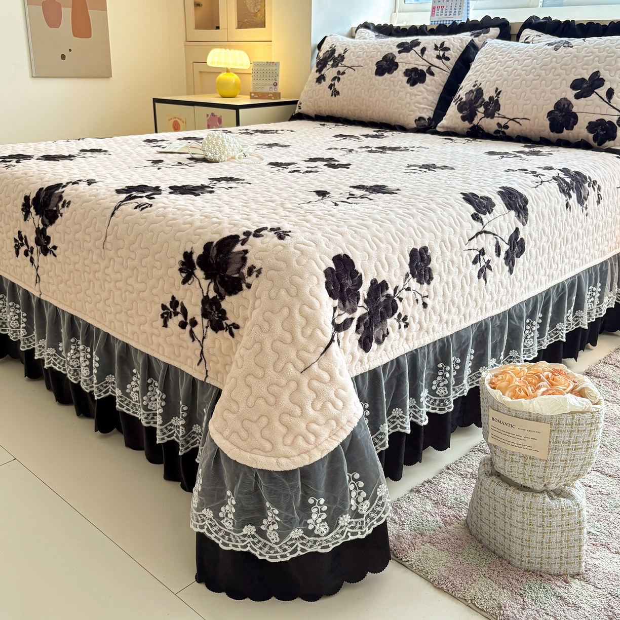 91家纺网 家纺一手货源 找家纺 艺慕家纺 2025新款时尚印花牛奶绒床盖四件套墨韵花影