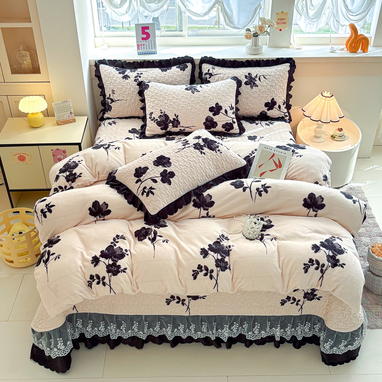 91家纺网 家纺一手货源 找家纺 艺慕家纺 2025新款时尚印花牛奶绒床盖四件套墨韵花影