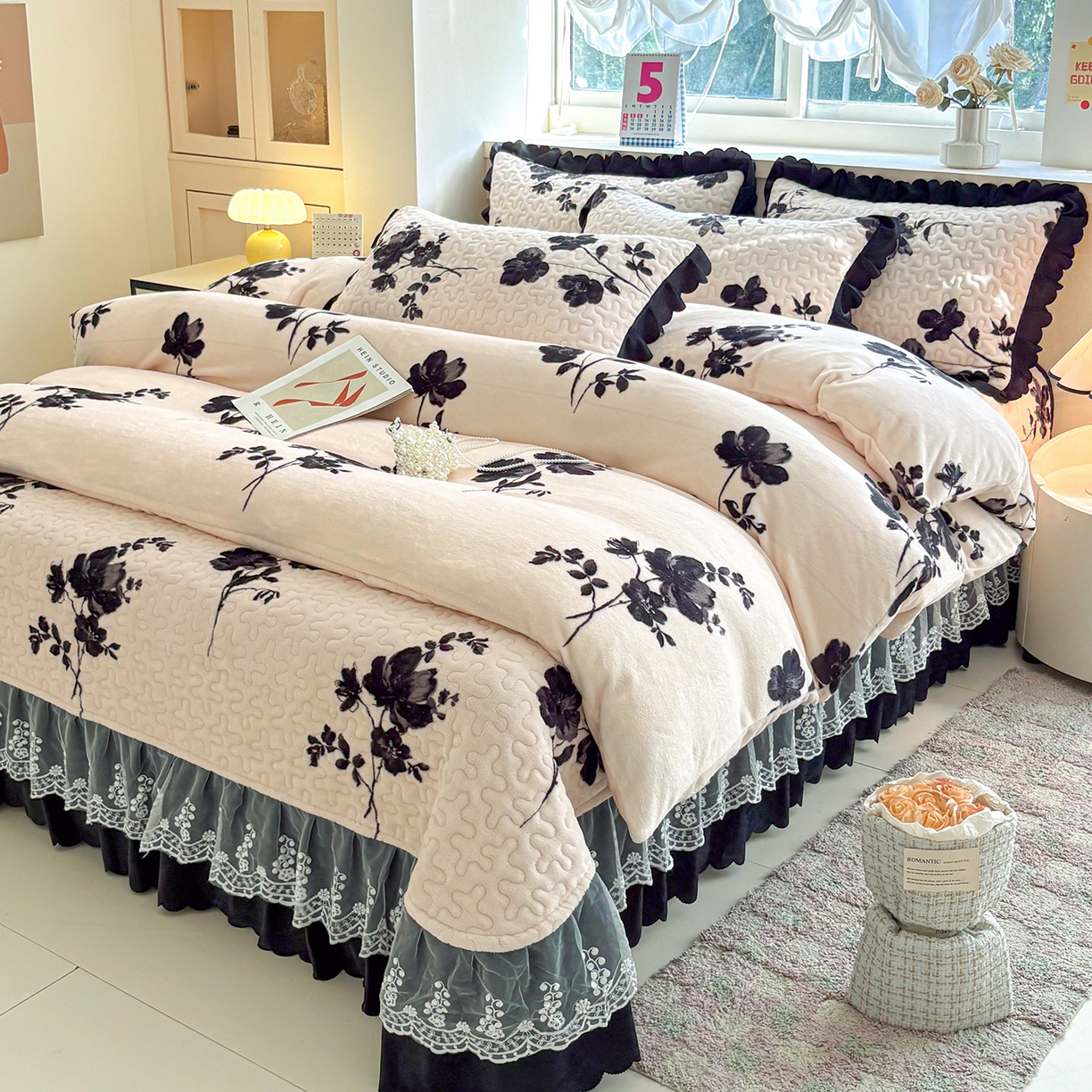 91家纺网 家纺一手货源 找家纺 艺慕家纺 2025新款时尚印花牛奶绒床盖四件套墨韵花影