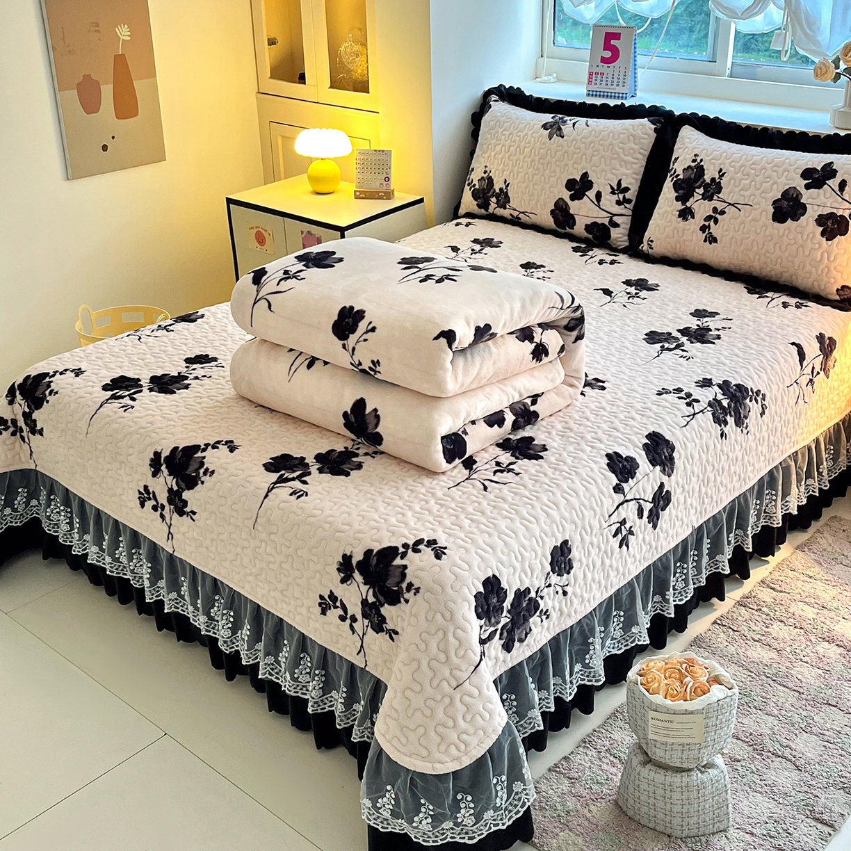 91家纺网 家纺一手货源 找家纺 艺慕家纺 2025新款时尚印花牛奶绒床盖四件套墨韵花影