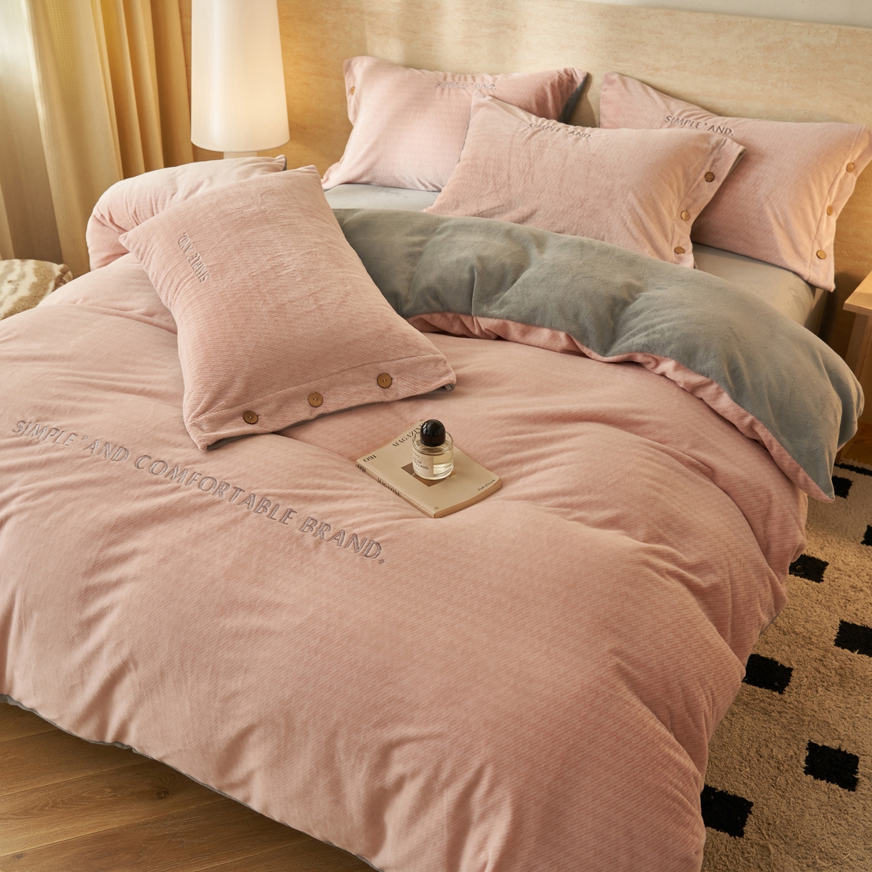 91家纺网 家纺一手货源 找家纺 寐绸家纺 2025秋冬新款230g雪貂绒阳离子提花牛奶绒四件套 雪貂绒-豆沙