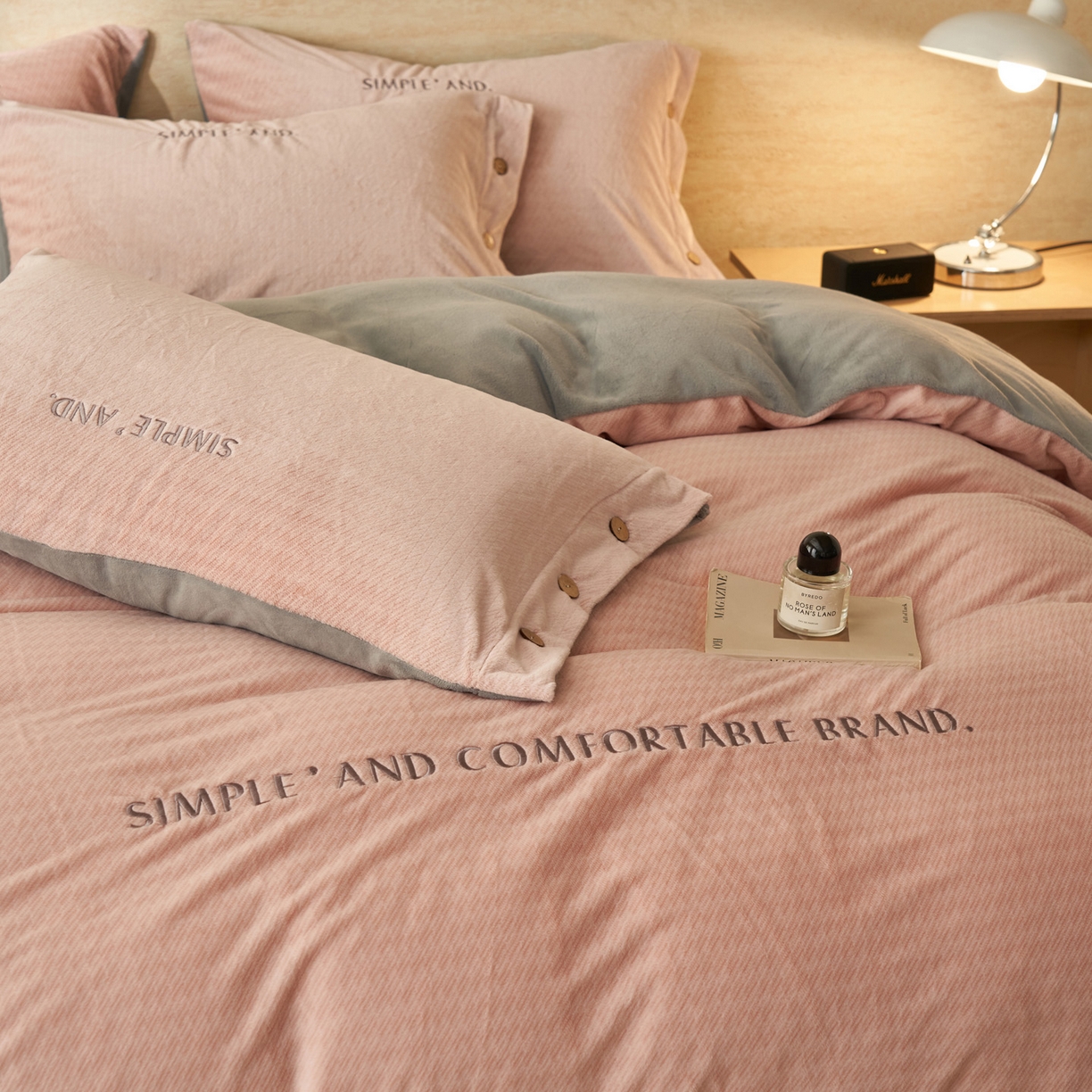 91家纺网 家纺一手货源 找家纺 寐绸家纺 2025秋冬新款230g雪貂绒阳离子提花牛奶绒四件套 雪貂绒-豆沙