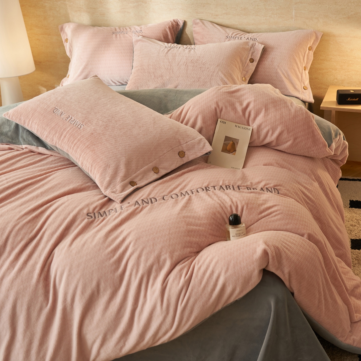 91家纺网 家纺一手货源 找家纺 寐绸家纺 2025秋冬新款230g雪貂绒阳离子提花牛奶绒四件套 雪貂绒-豆沙