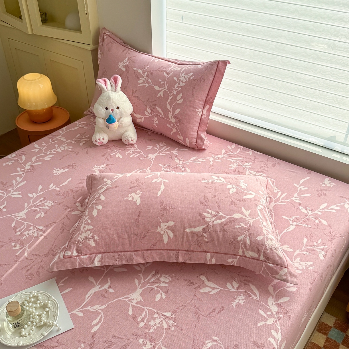 91家纺网 家纺一手货源 找家纺 壹贝家纺 2025新款全棉磨毛床笠系列 春和景明-粉