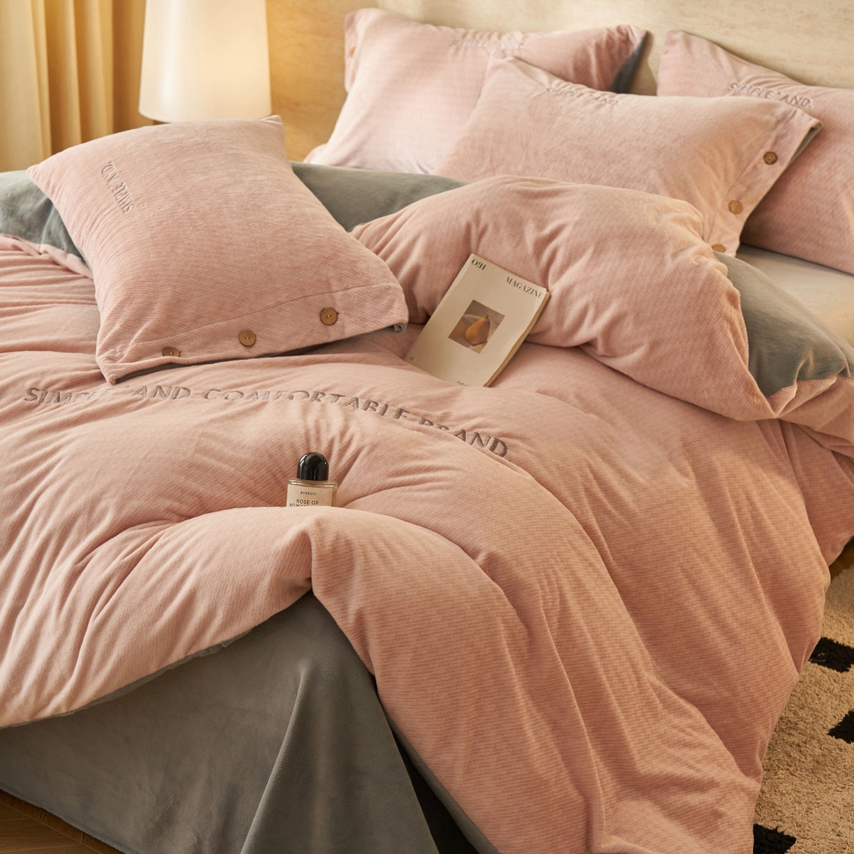 91家纺网 家纺一手货源 找家纺 寐绸家纺 2025秋冬新款230g雪貂绒阳离子提花牛奶绒四件套 雪貂绒-豆沙