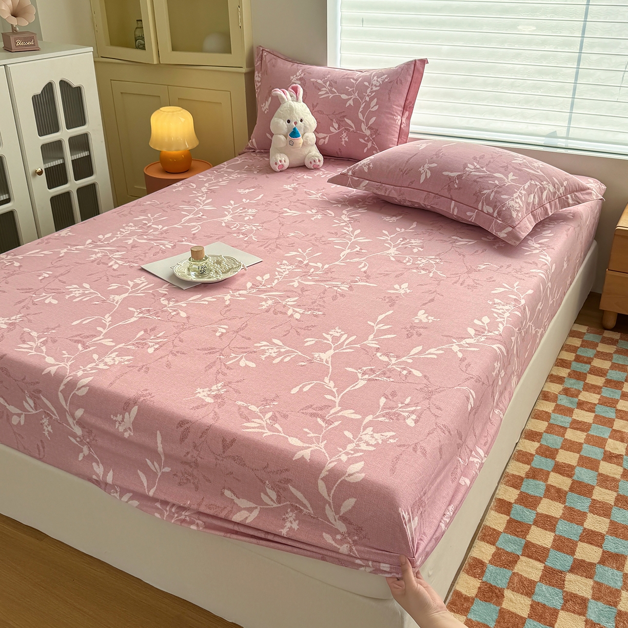 91家纺网 家纺一手货源 找家纺 壹贝家纺 2025新款全棉磨毛床笠系列 春和景明-粉