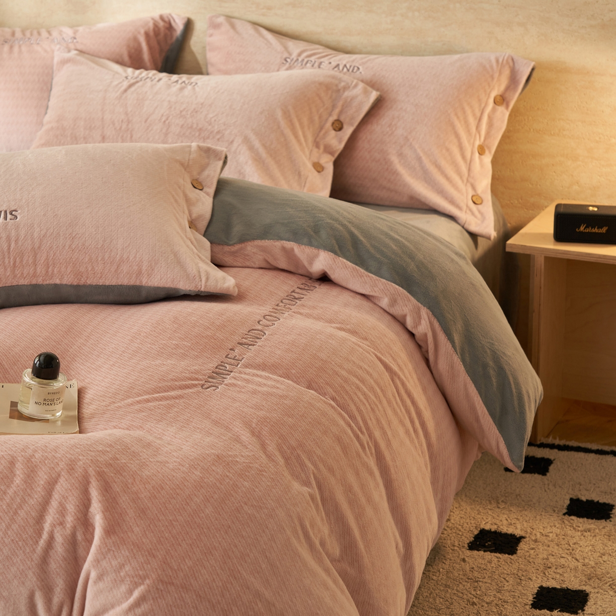 91家纺网 家纺一手货源 找家纺 寐绸家纺 2025秋冬新款230g雪貂绒阳离子提花牛奶绒四件套 雪貂绒-豆沙