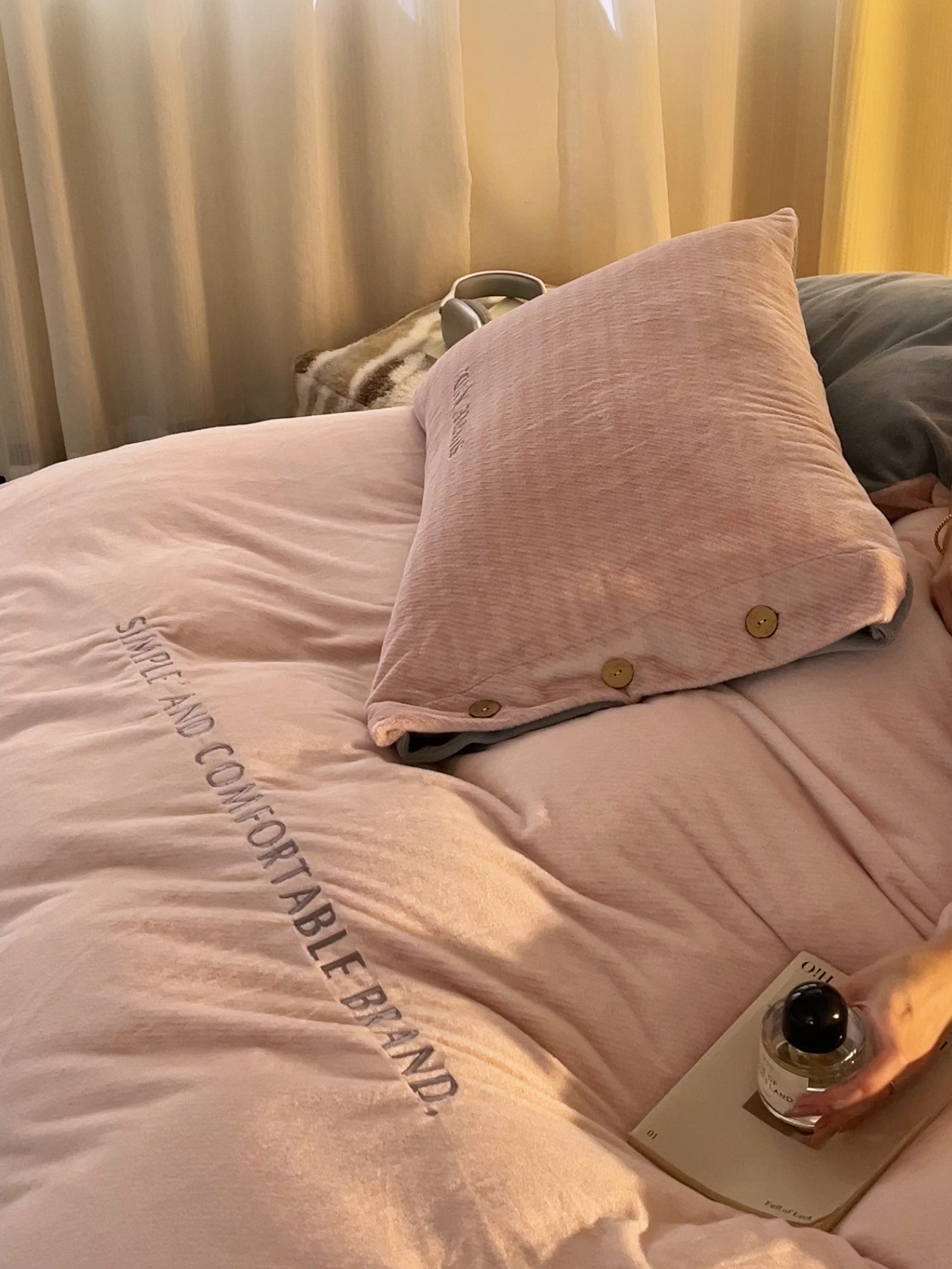 91家纺网 家纺一手货源 找家纺 寐绸家纺 2025秋冬新款230g雪貂绒阳离子提花牛奶绒四件套 雪貂绒-豆沙