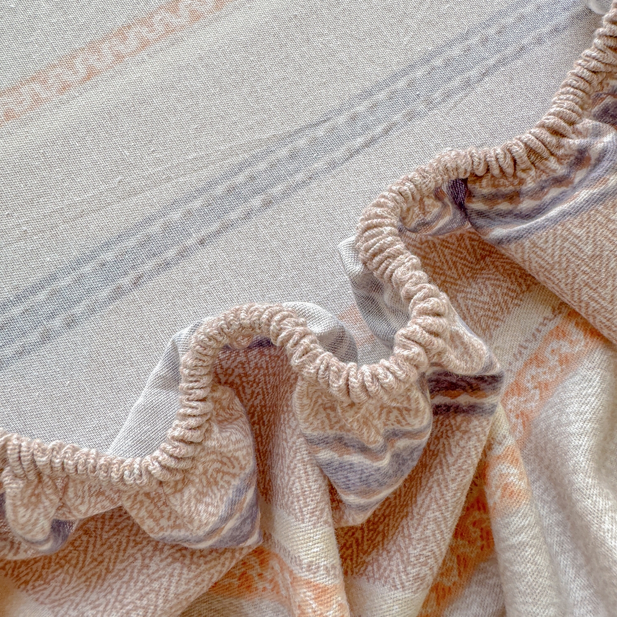 91家纺网 家纺一手货源 找家纺 壹贝家纺 2025新款全棉磨毛床笠系列 凡尔赛-桔