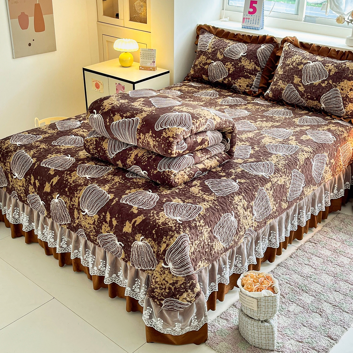 91家纺网 家纺一手货源 找家纺 艺慕家纺 2025新款时尚印花牛奶绒床盖四件套棕韵叶语