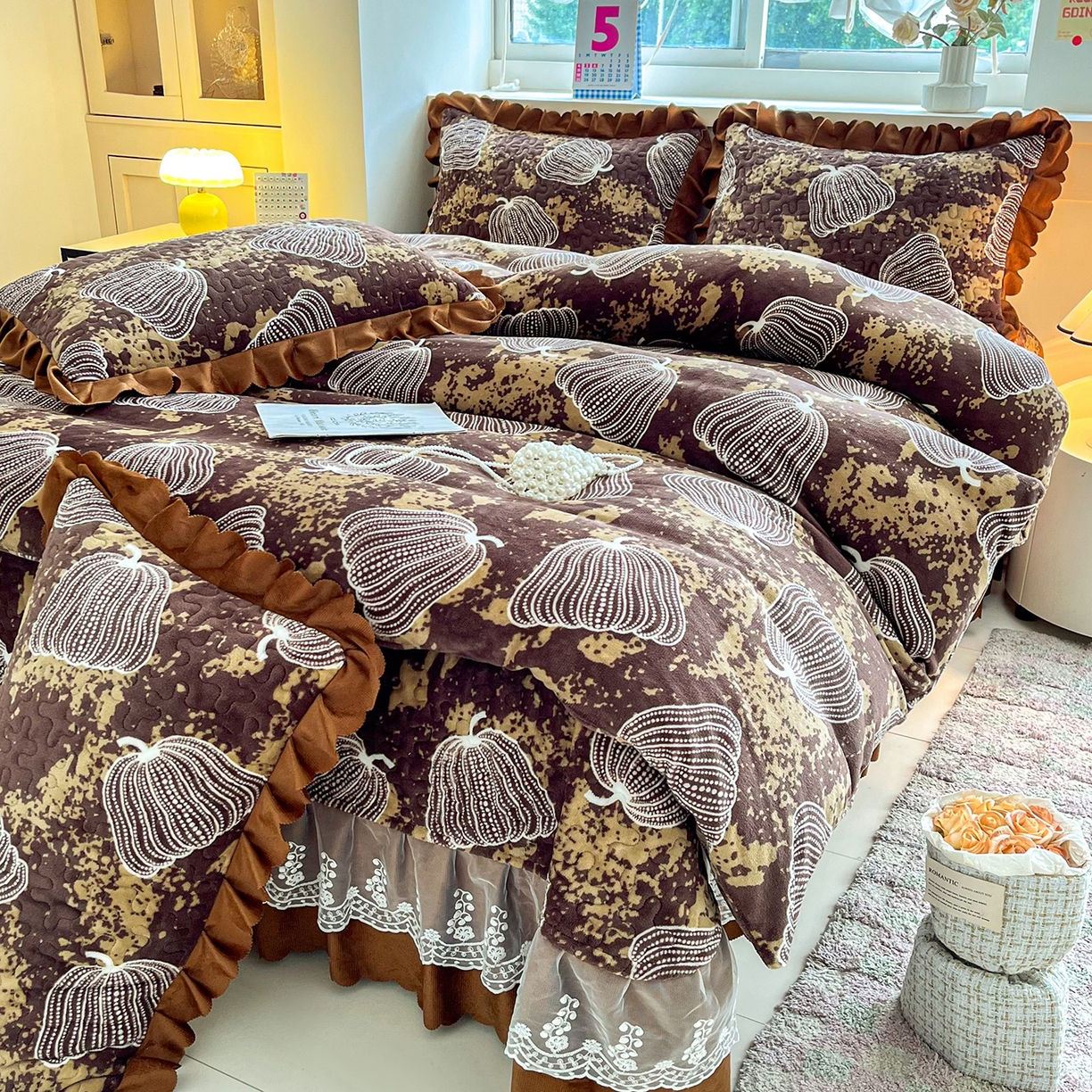 91家纺网 家纺一手货源 找家纺 艺慕家纺 2025新款时尚印花牛奶绒床盖四件套棕韵叶语