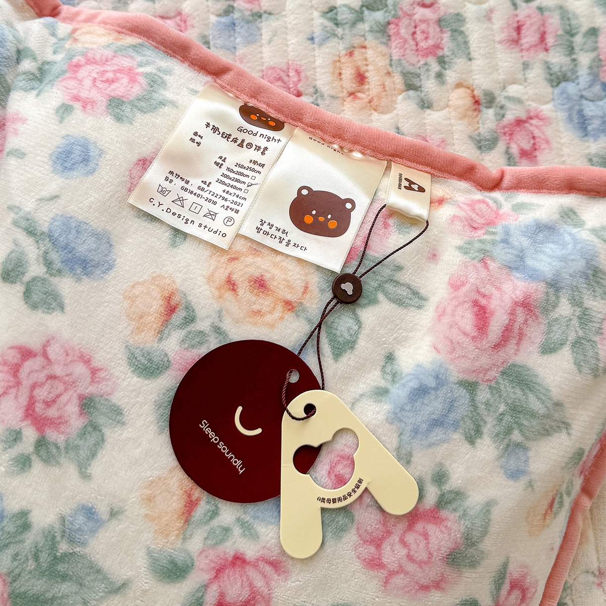 91家纺网 家纺一手货源 找家纺 豫见家纺 2025新款加厚高克重牛奶绒豆豆绒花边床盖四件套 花酿