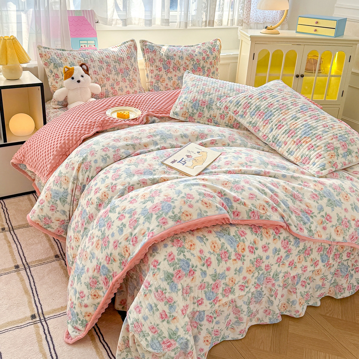 91家纺网 家纺一手货源 找家纺 豫见家纺 2025新款加厚高克重牛奶绒豆豆绒花边床盖四件套 花酿