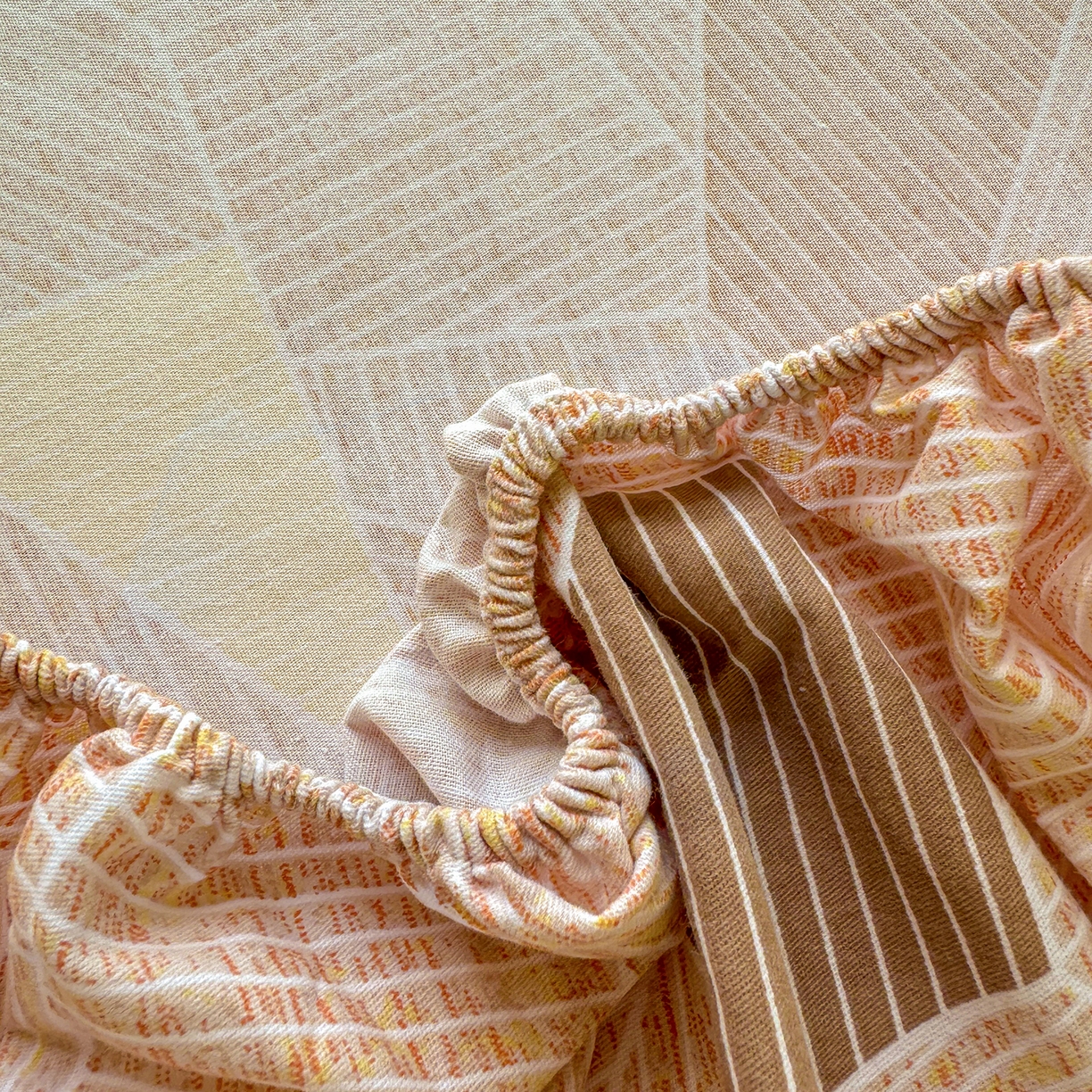 91家纺网 家纺一手货源 找家纺 壹贝家纺 2025新款全棉磨毛床笠系列 记忆碎片-咖