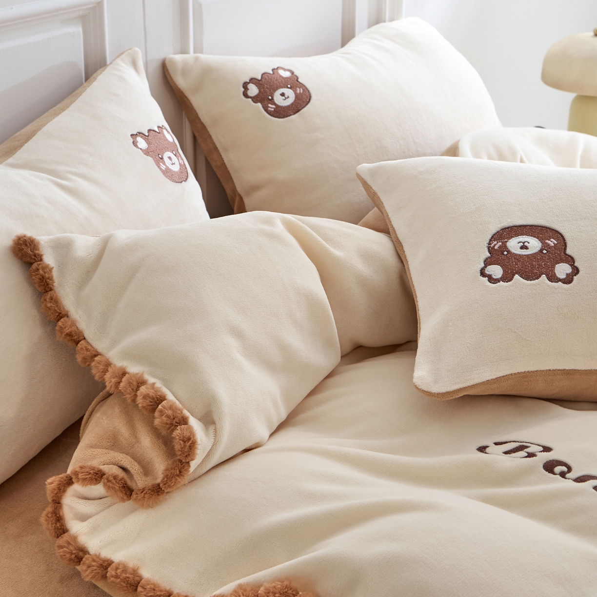 91家纺网 家纺一手货源 找家纺 （总）蓝邻家纺 2025新款牛奶绒大版刺绣四件套-卡通系列