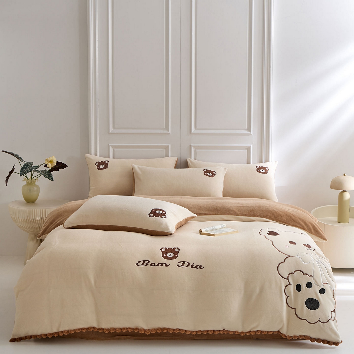 91家纺网 家纺一手货源 找家纺 （总）蓝邻家纺 2025新款牛奶绒大版刺绣四件套-卡通系列