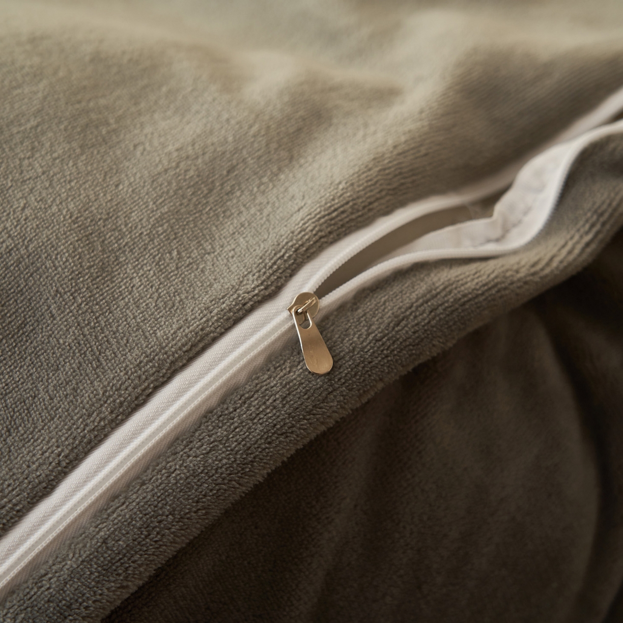 91家纺网 家纺一手货源 找家纺 寐绸家纺 2025秋冬新款230g雪貂绒阳离子提花牛奶绒四件套 雪貂绒-奶茶咖