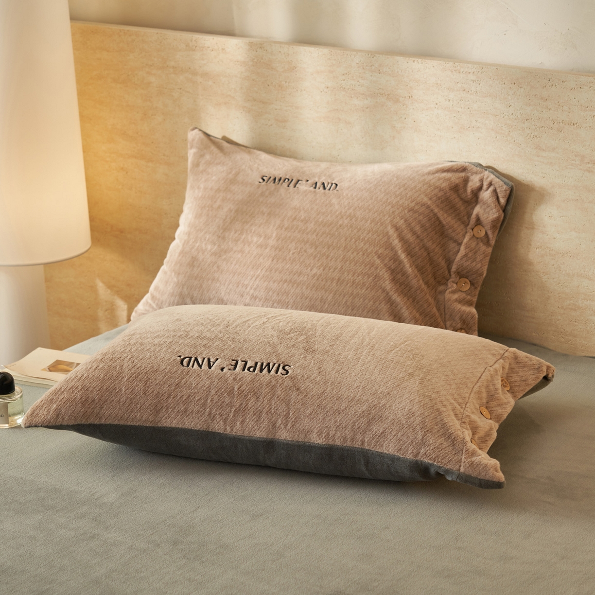 91家纺网 家纺一手货源 找家纺 寐绸家纺 2025秋冬新款230g雪貂绒阳离子提花牛奶绒四件套 雪貂绒-奶茶咖