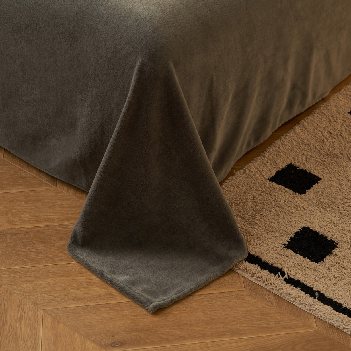 91家纺网 家纺一手货源 找家纺 寐绸家纺 2025秋冬新款230g雪貂绒阳离子提花牛奶绒四件套 雪貂绒-奶茶咖